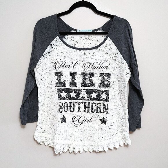 Maurices Crochet Raglan Top Size Large "Ain't Nothin Like A Southern Girl" Round - Picture 1 of 4